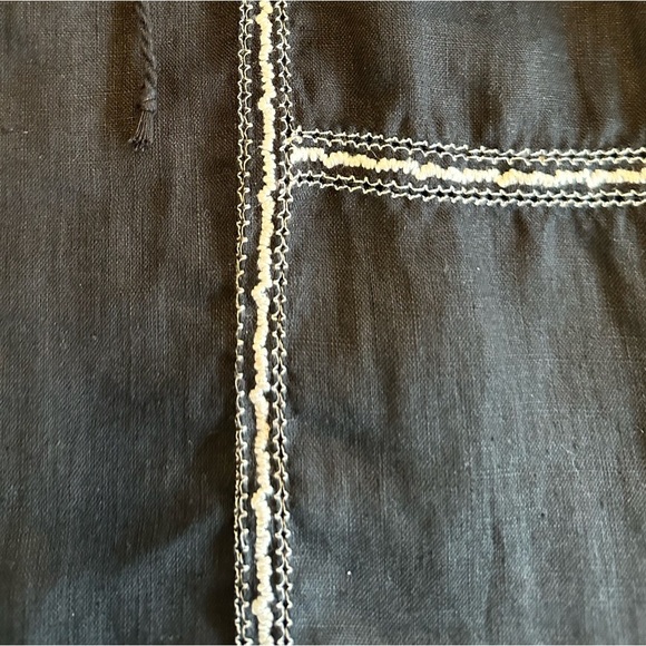 St. Tropez West | 100% Linen Black Peasant Top with Tie Neckline - Picture 5 of 5